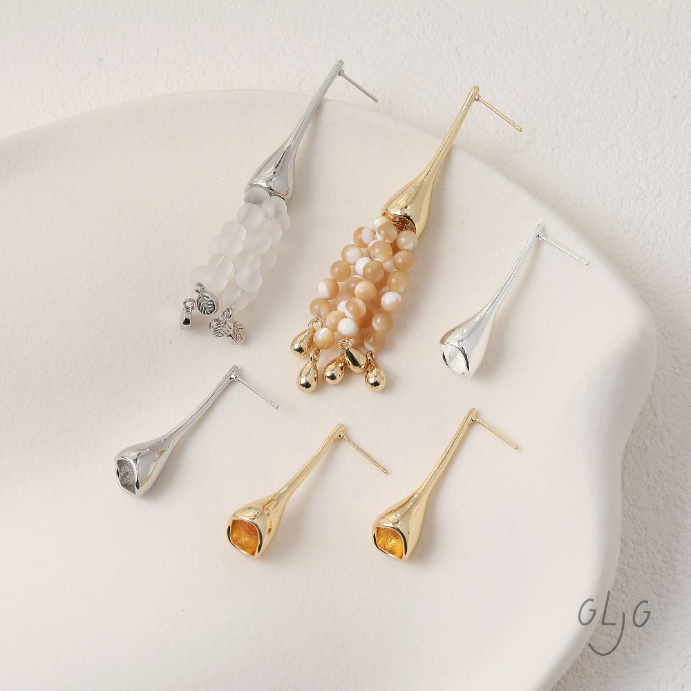 Supply Florist - 2 Stück zierliche Horn-Blumen-Ohrstecker, Ohrringe für